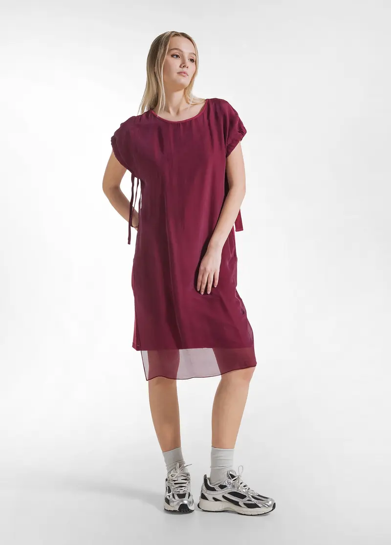 ABITO IN COTONE CON MANICHE DRAPPEGGIATE IN SETA ROSSO