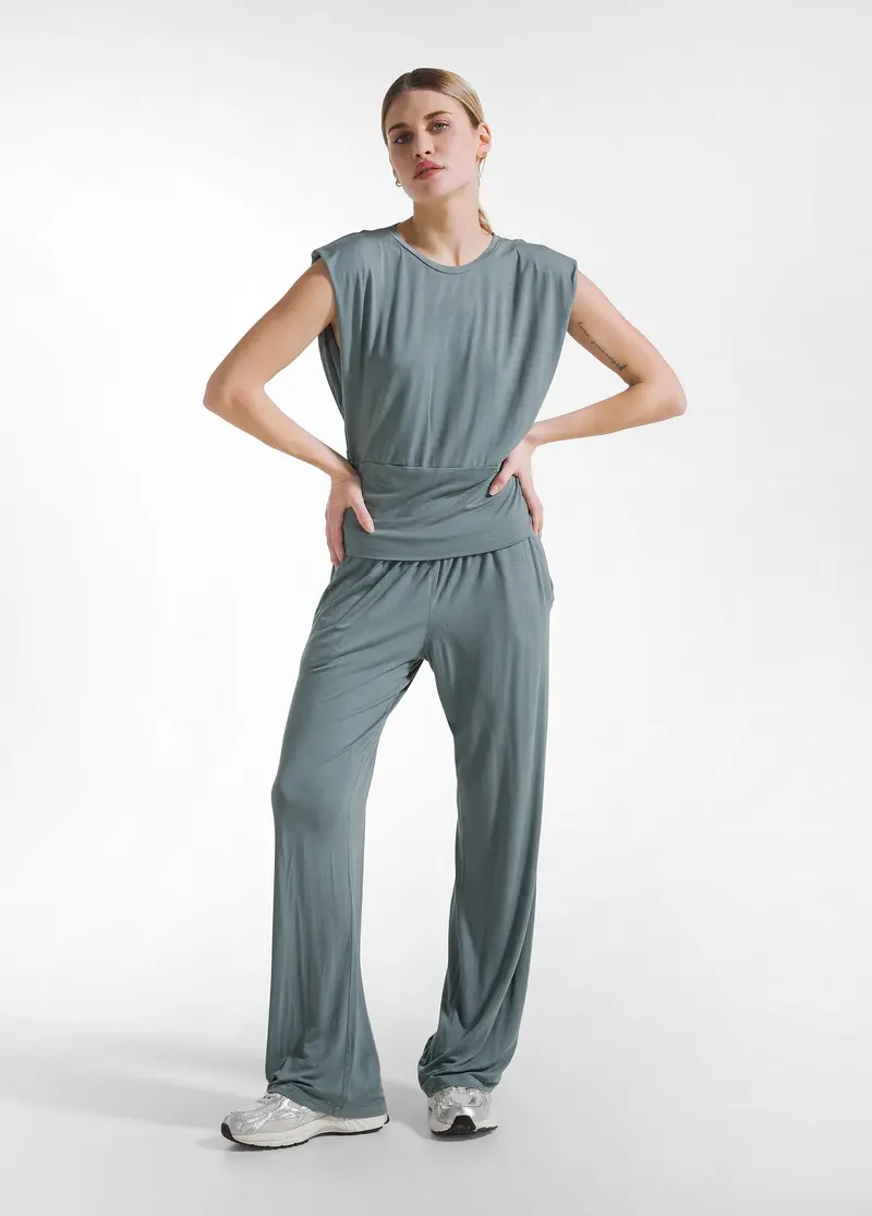 COMPLETO T-SHIRT E PANTALONE IN VISCOSA STRETCH VERDE