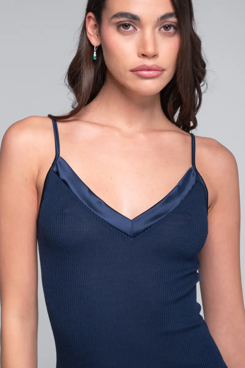 Elegance Satin Wool and Silk V neck camisole 4245