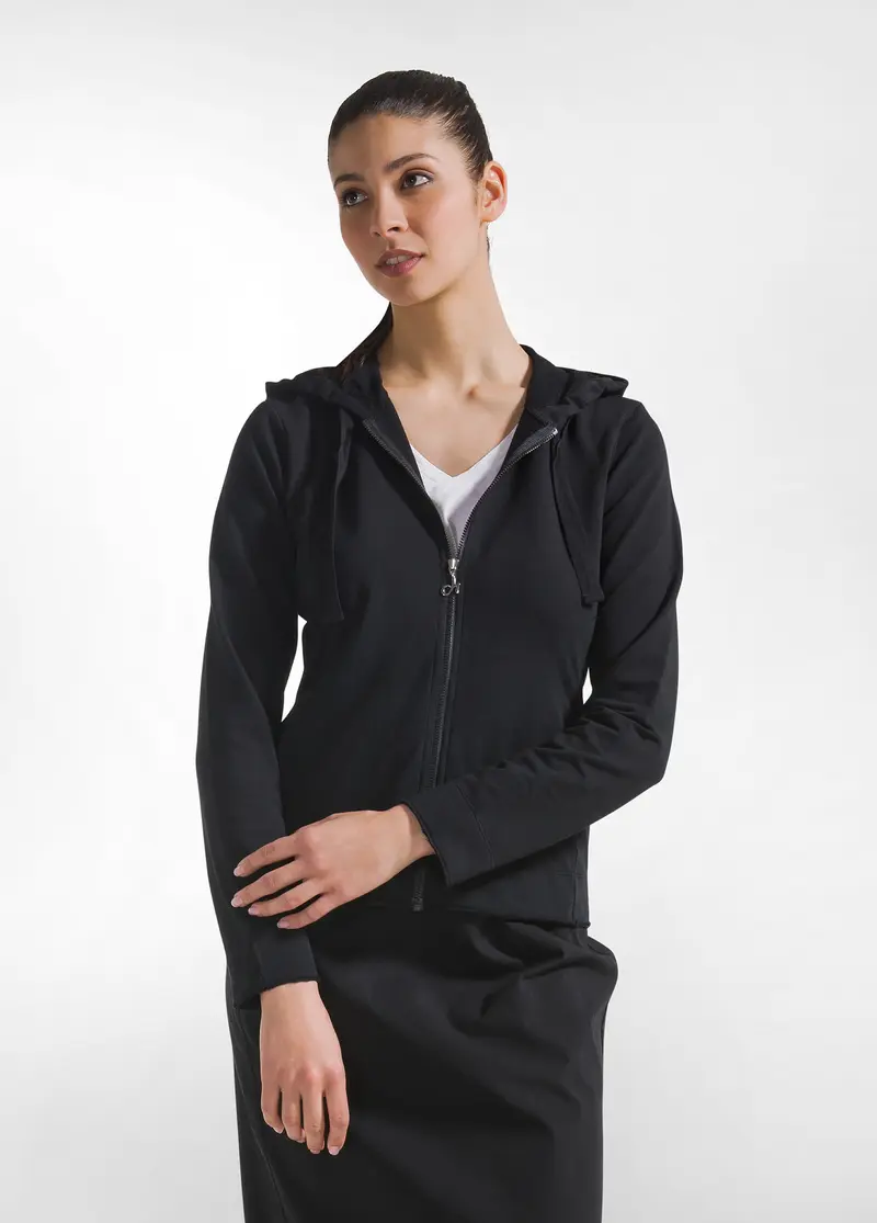 FELPA CORE LEGGERA CON ZIP E CAPPUCCIO NERO