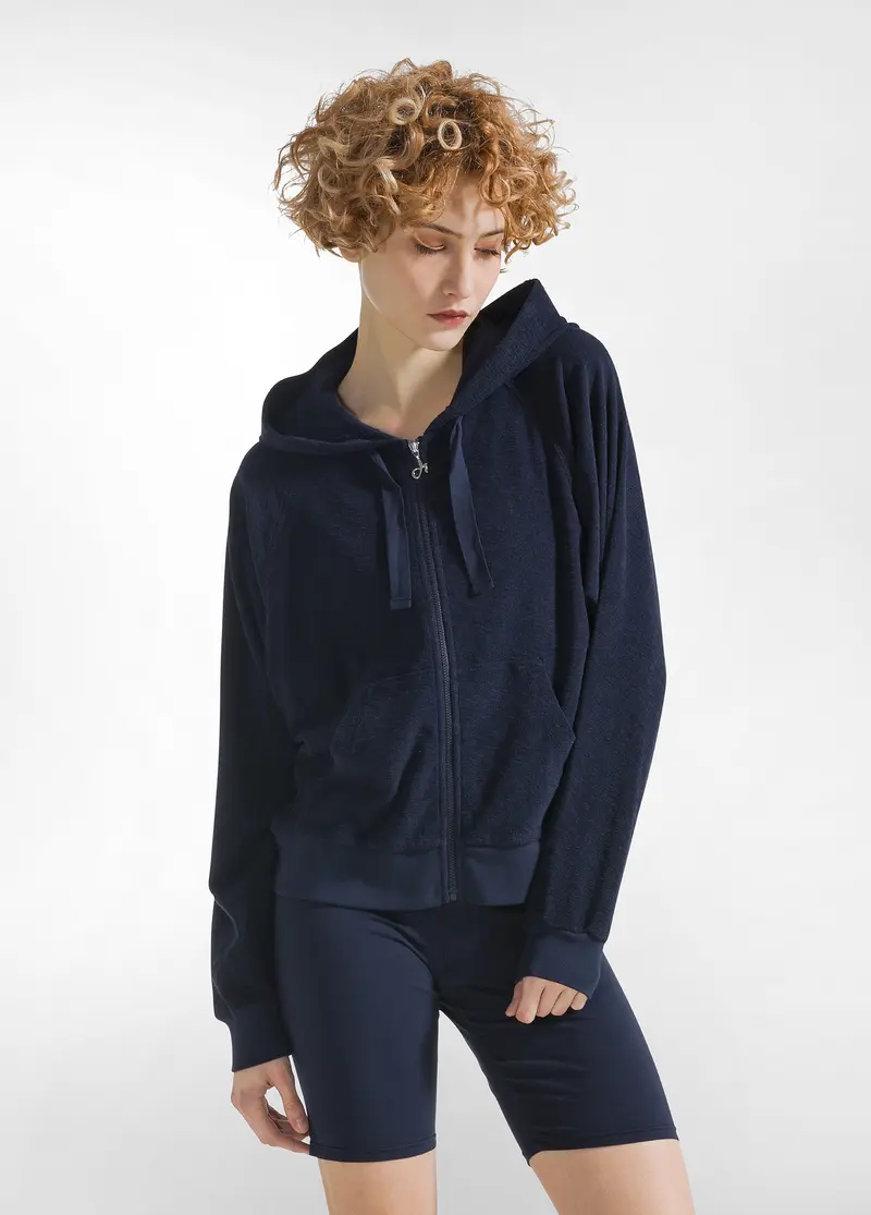 FELPA IN SPUGNA ZIP E CAPPUCCIO BLU