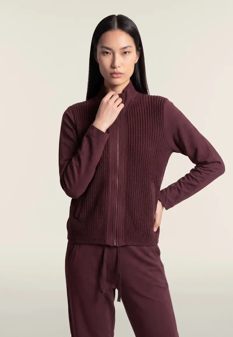 Felpa slim donna in tricot a coste con collo a lupetto