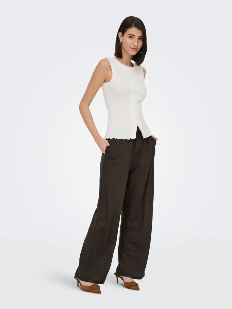 JACQUELINE DE YONG LESLIE PANTALACCIO LARGO 15374331 CCB