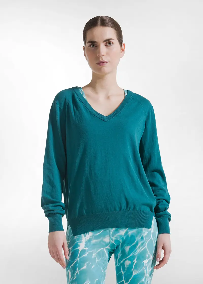 MAGLIA IN SETA CON SCOLLO A V VERDE