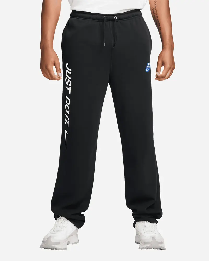 NIKE PANTALONE TUTA CLUB SEASONAL CON LOGO E STAMPA SUL LATO SX IO9623 010