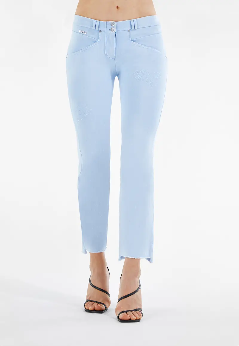 Pantaloni push up WR.UP® 7/8 flare distressed in gabardine