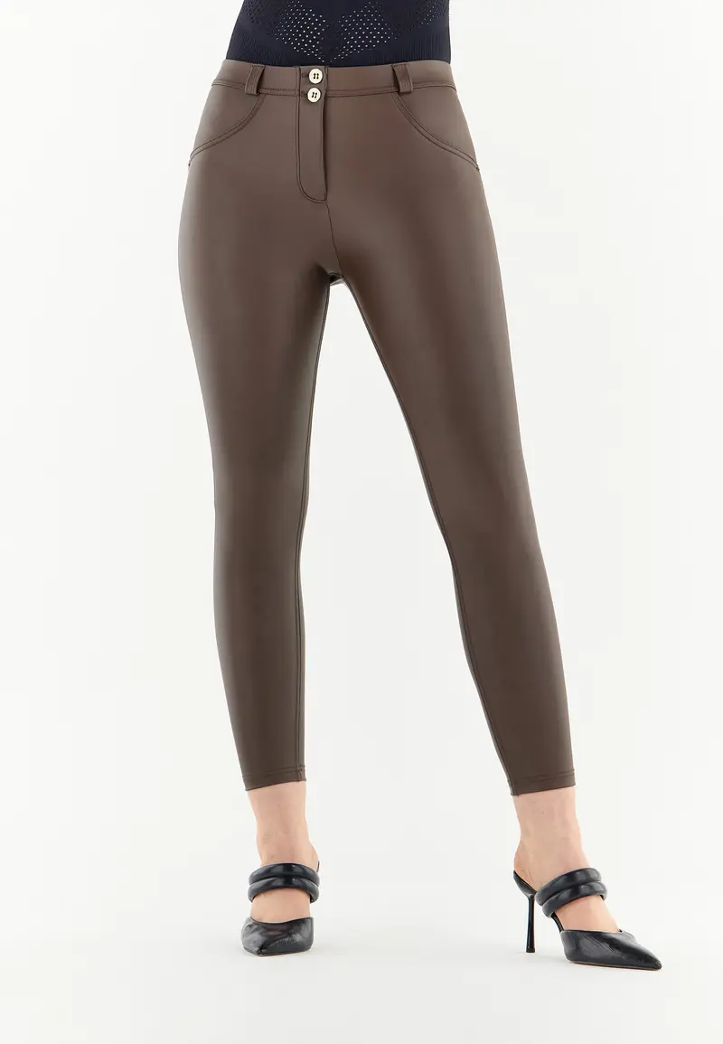 Pantaloni push up WR.UP® curvy con gamba superskinny similpelle
