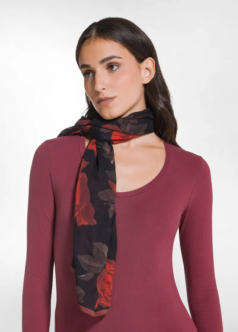 PASHMINA IN LANA CON LOGO ALLOVER NERO