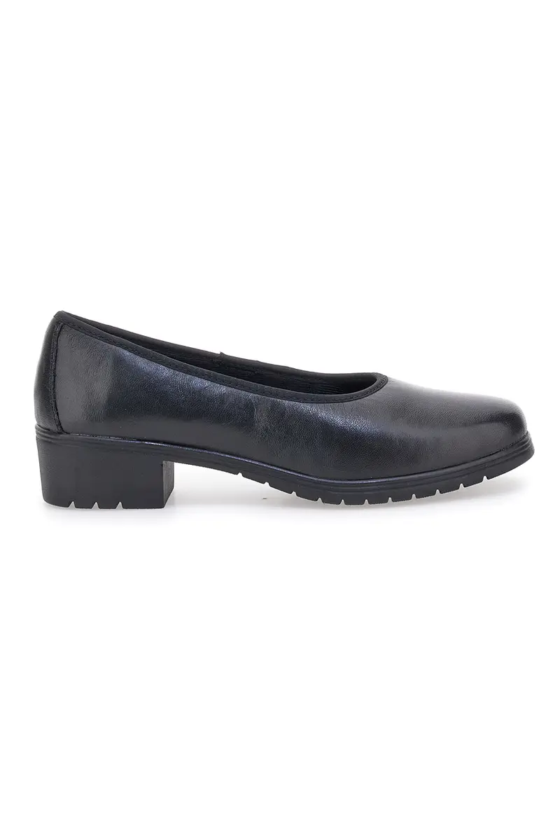 Scarpe comode nere in pelle con tacco basso e memory foam Pittarello 11574