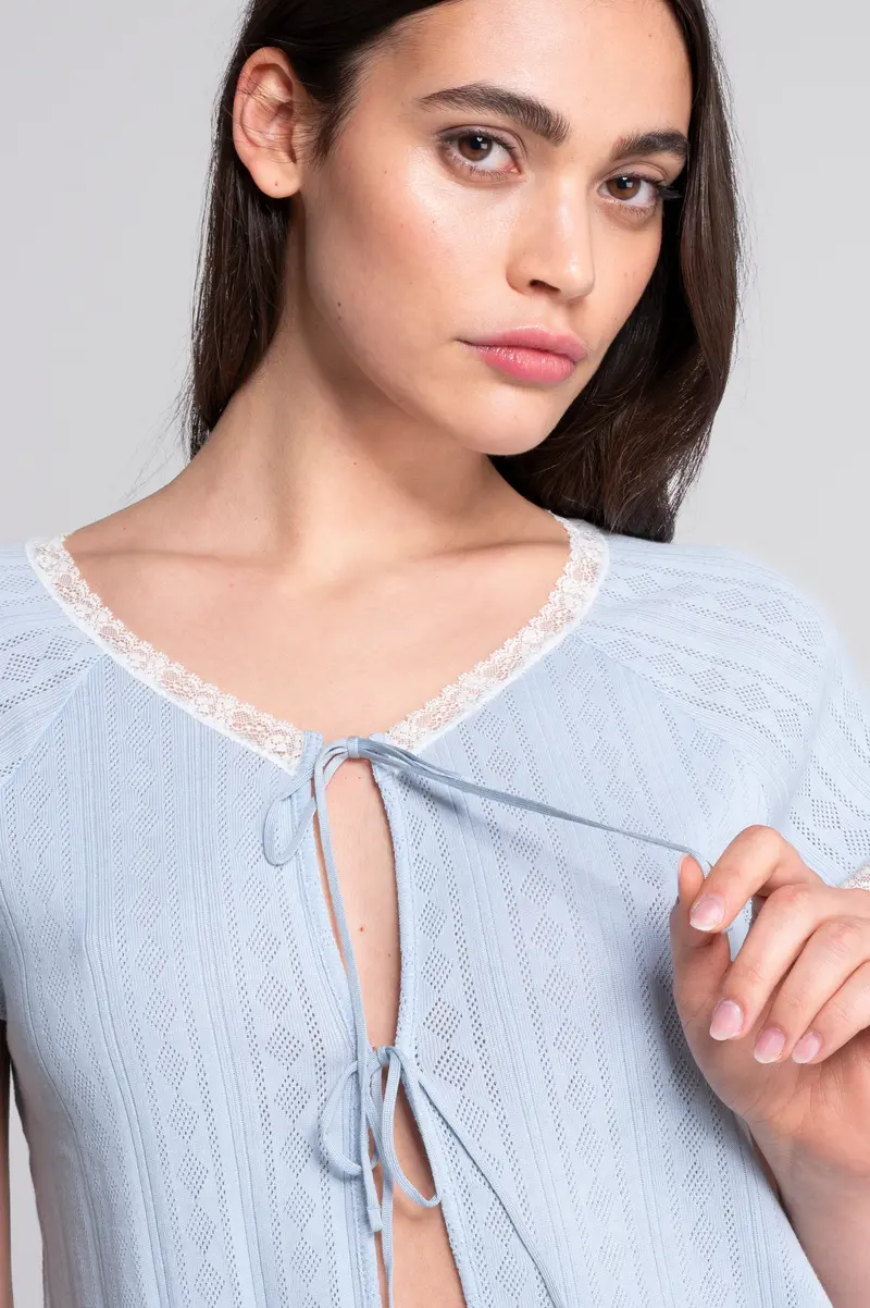 Short-sleeve blouse in ajouré cotton 7548