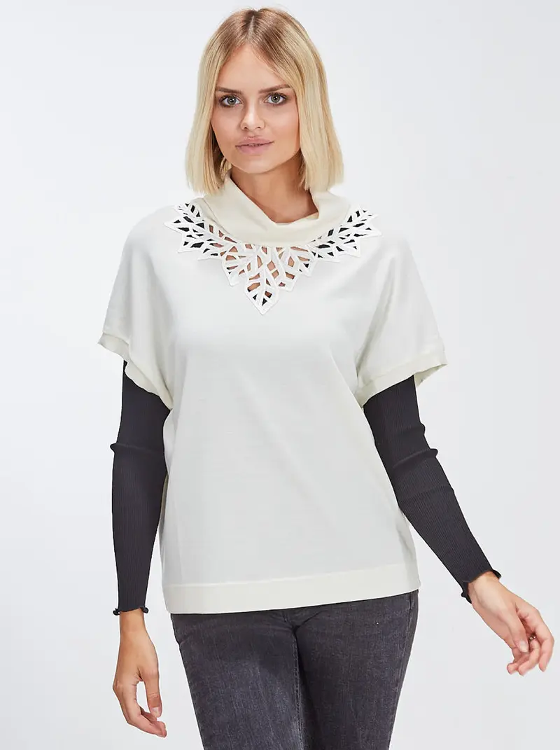 Sleeveless Wool and Silk Woman Shirt with macramé details 5836