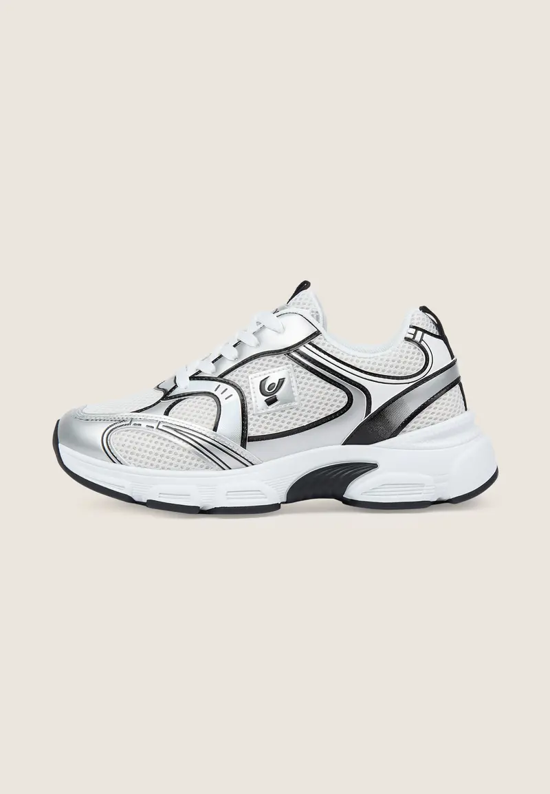 Sneakers in mesh e similpelle con profili a contrasto