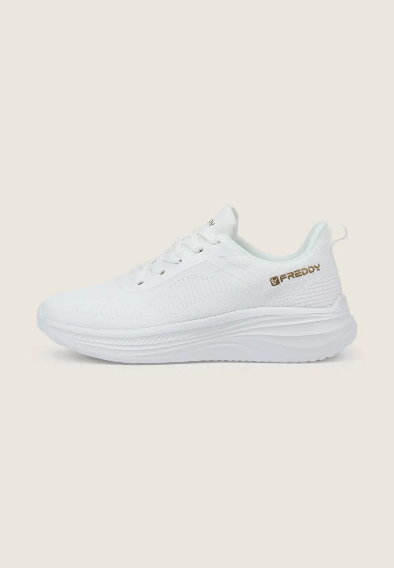 Sneakers in tessuto con rinforzi tecnici e suola ultraleggera