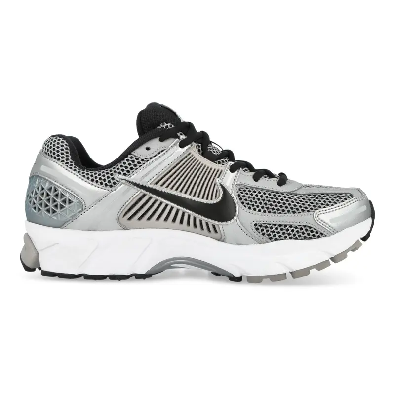 SNEAKERS UOMO NIKE ZOOM VOMERO 5 ARGENTO METALLIZZATO E NERO FJ4151