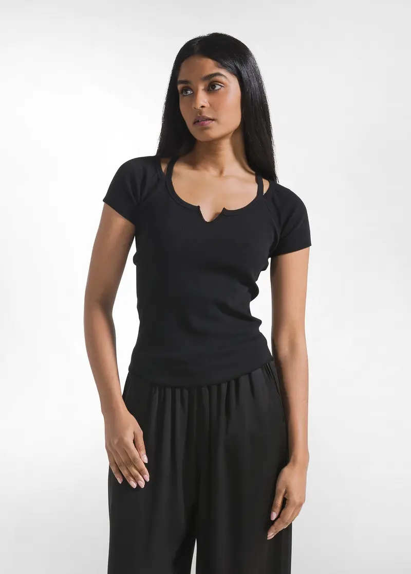 T-SHIRT ADERENTE IN COSTINA NERO
