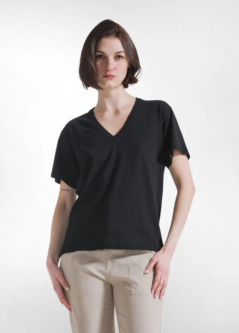 T-SHIRT FLAMMÈ SCOLLO AMPIO NERO