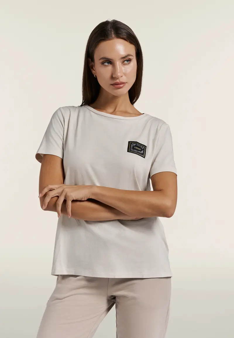 T-shirt girocollo in cotone e modal con patch e strass