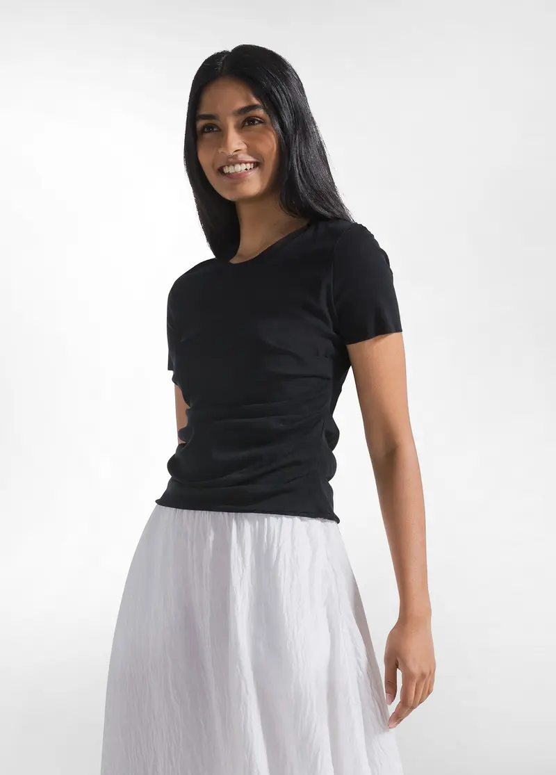 T-SHIRT PLISSETTATA IN DOPPIO STRATO DI TULLE NERO