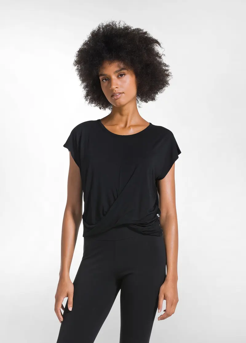 T-SHIRT YOGA CON NODO FRONTALE NERO