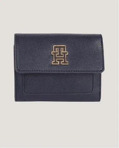 TOMMY HILFIGER TH TIMELESS MED FLAP W BILL AW15258