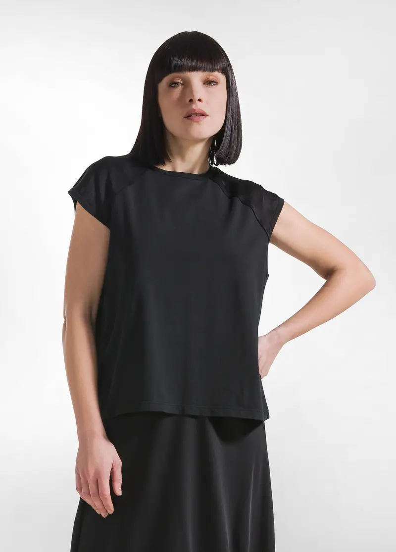 TOP CON MANICHE IN SATIN E CORPO IN JERSEY NERO