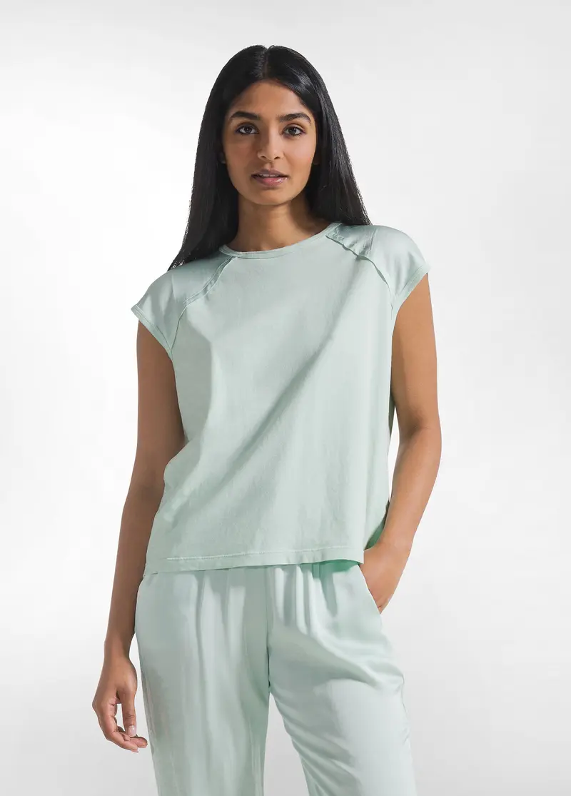 TOP CON MANICHE IN SATIN E CORPO IN JERSEY VERDE