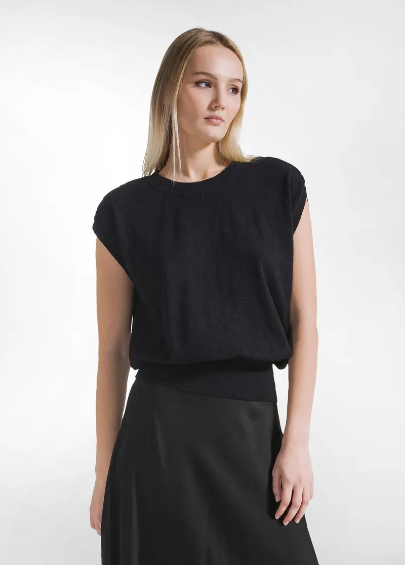 TOP SPORTIVO STRETCH ADERENTE NERO