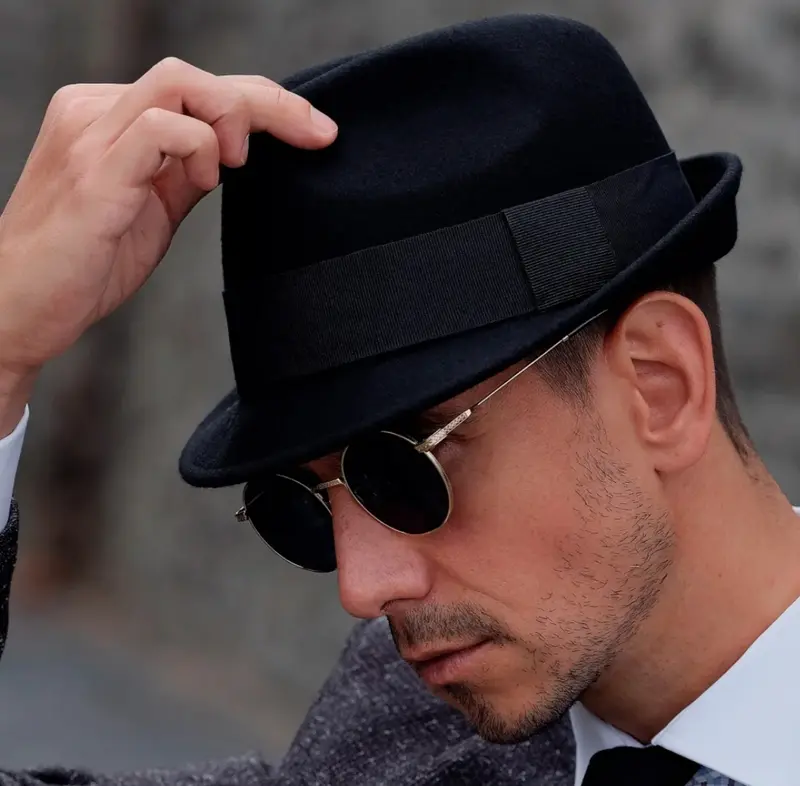 TRILBY - Cappello in Feltro Stile anni 60 Borsalino di lana Nero Fascia Nera foderato in raso nero